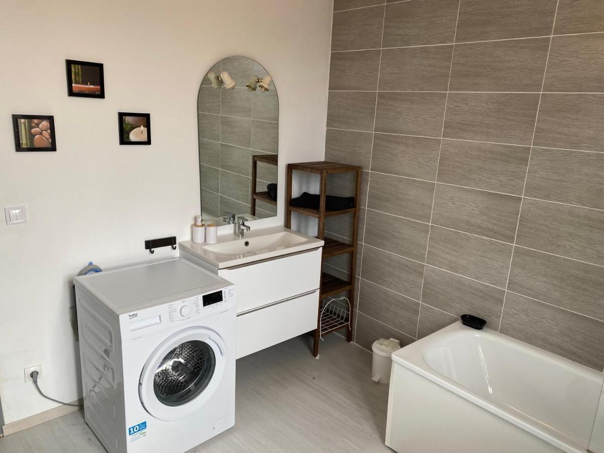Joli Appartement Avec Parking Gratuit Sur Place 日韦 外观 照片
